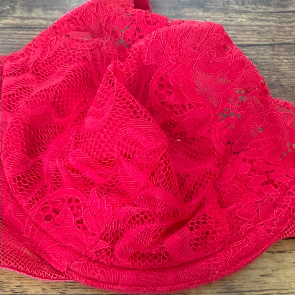 Victoria's Secret Red Lace Underwire Bra - Picture 2 of 8